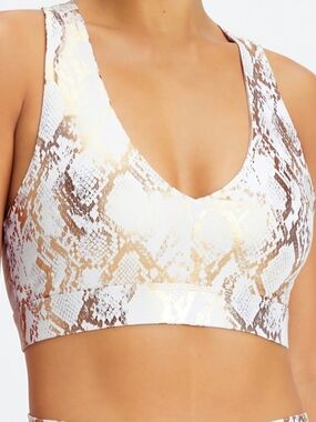 Fabletics On-The-Go Midi Medium Impact Sports Bra